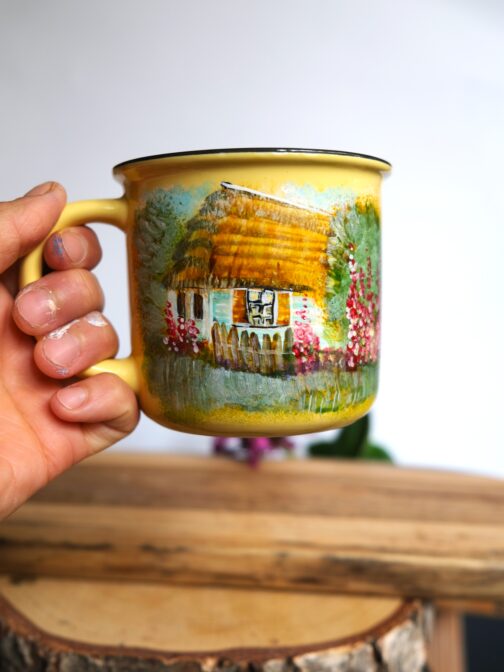 garnuszek ceramiczny z widokiem wiejskim