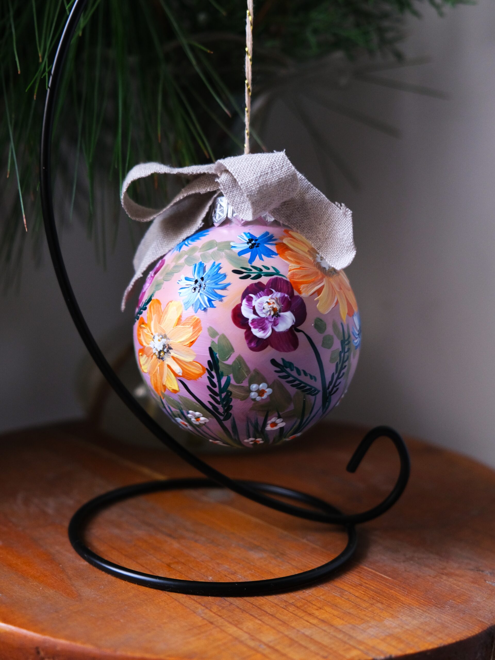 bombka tradycyjna z łąką kwiatów