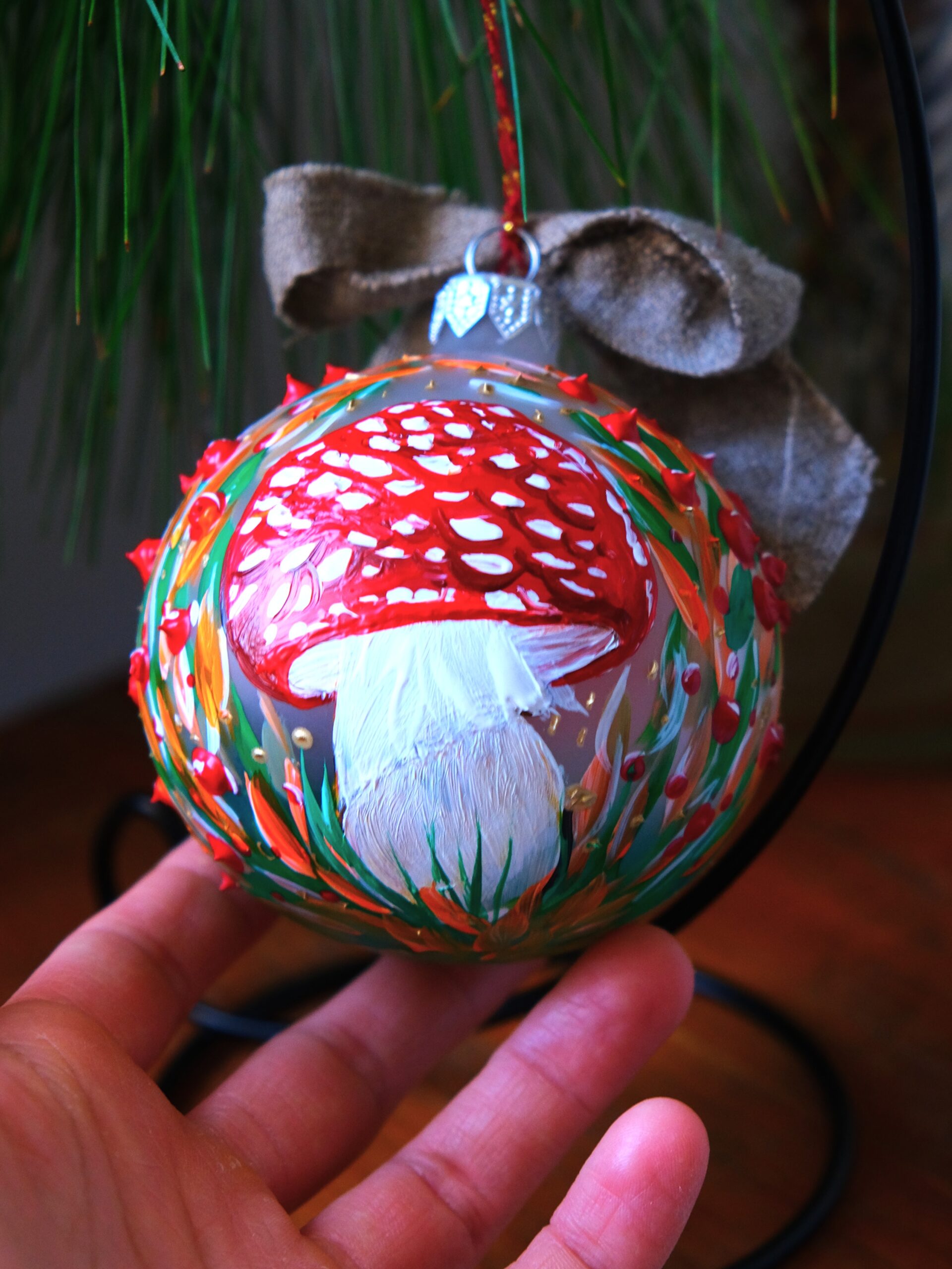 bombka z muchomorem strukturalna ręcznie malowana