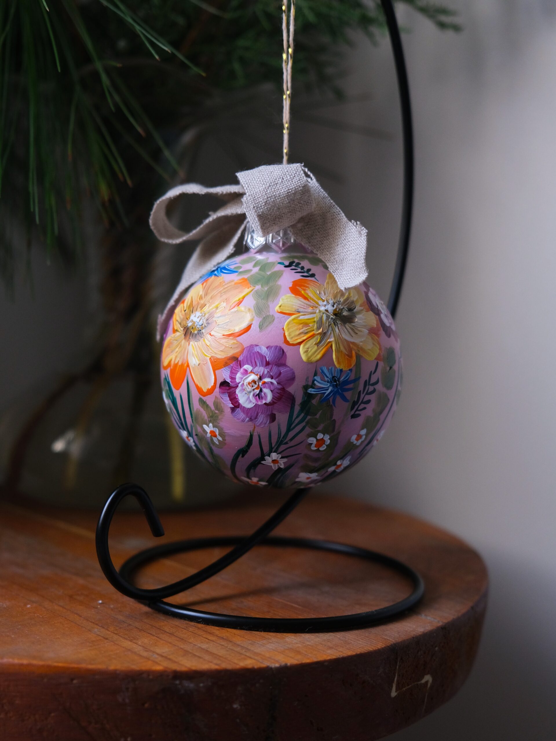 ręcznie malowana bombka w kwiaty