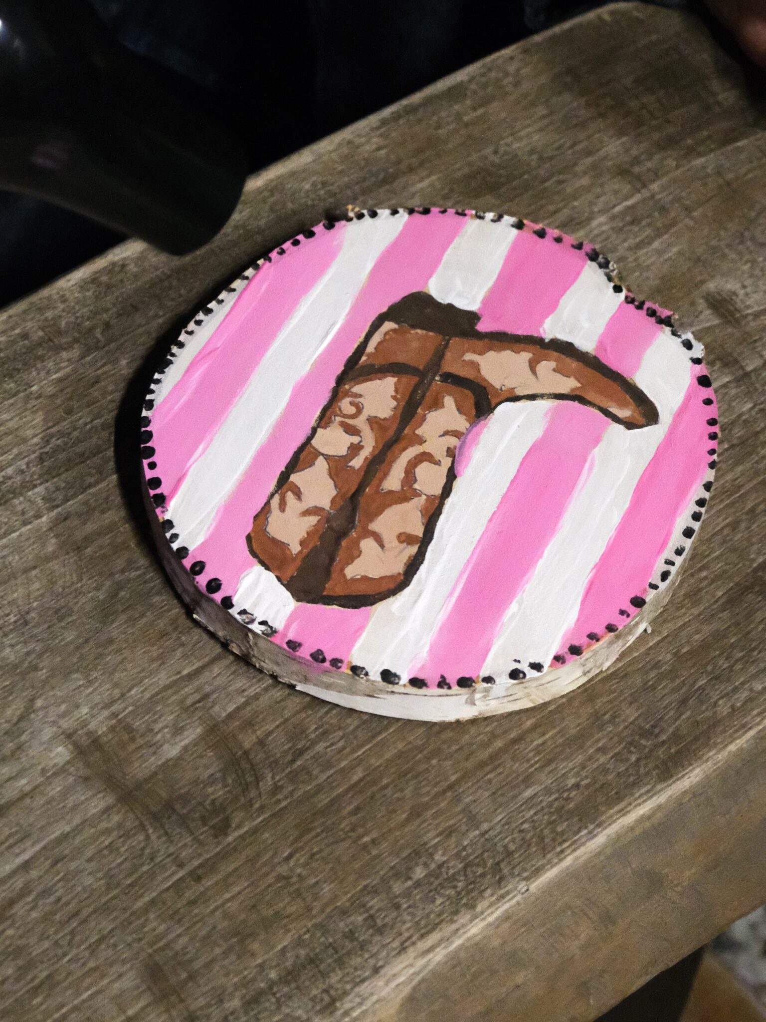 malowanie na drewnie kowbojka